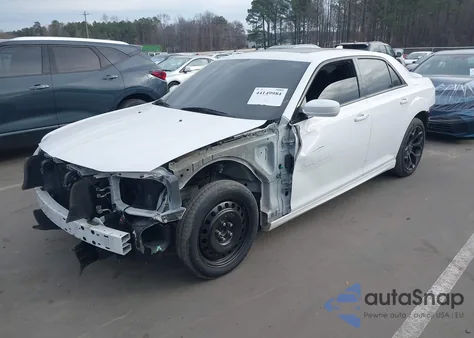 2020 Chrysler 300 300S z USA, uszkodzony, nr VIN 2C3CCABT0LH239098